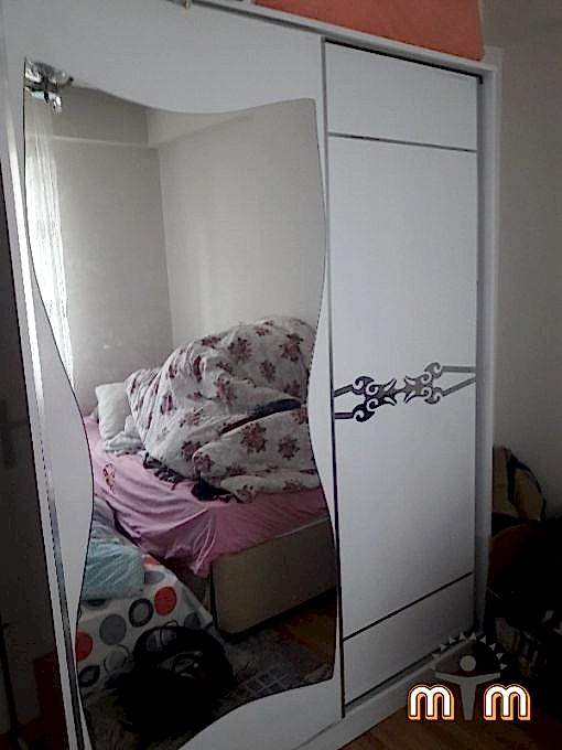  Mobilya tamir servisi olarak Hadımköy mahallesi mobilya tamiri konusunda hizmet veriyoruz. Mobilyalar yapısı gereği ahşaptan imal olması nedeniyle kolay hasar alabiliyor. Evden eve taşıma hizmeti veren bazı firmalar işlerini gelişi güzel yaptıklarından dolayı geride bir çok sorunlar bırakabiliyorlar. Mobilya tamir işlemi işinde deneyimli ve tecrübeli teknisyenler tarafından dikkatlice yapılmalıdır.