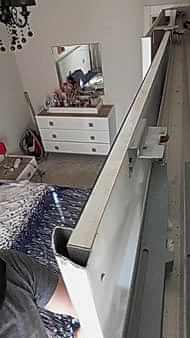  Bozulan bir çekmece rayı veya sarkan bir dolap kapağı için mobilyanızı gözden çıkarmayın. İlke Mobilya, Mustafa Kemal Paşa Mahallesi’nde yerinde tamir hizmeti sunarak sizi yeni mobilya masrafından kurtarır.