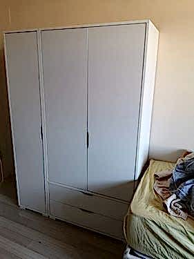  Mobilya montajı uzmanlık gerektiren teknik bir iştir. Yanlış yapılan kurulumlar zamanla kapak düşmesine, gövde eğilmesine, ray bozulmasına ve kullanım zorluğuna sebep olur. Bu nedenle Beylikdüzü'nde montaj ve tamir işlemlerinde deneyimli marangoz desteği almak uzun vadede hem maliyet hem güvenlik açısından avantaj sağlar.