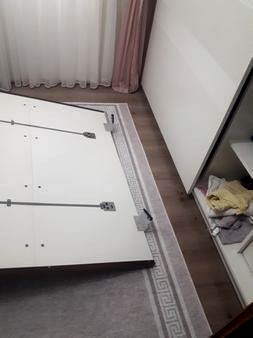  Esenler ilçesinde yaşayan müşterilerimize, aynı gün veya en kısa sürede randevu seçeneği sunuyoruz. Mobil ekiplerimiz, ev veya ofis ortamınıza gelerek montaj ve tamir işlemlerini yerinde yapmaktadır.   Alanında deneyimli marangozlar Modern ve güvenli montaj teknikleri Hızlı müdahale ve etkili çözüm odaklı yaklaşım