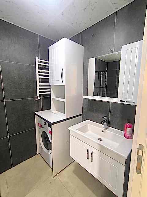  Esenyurt akevler mahallesi özel ölçü banyo dolabı imalatımız teslim edildi. 