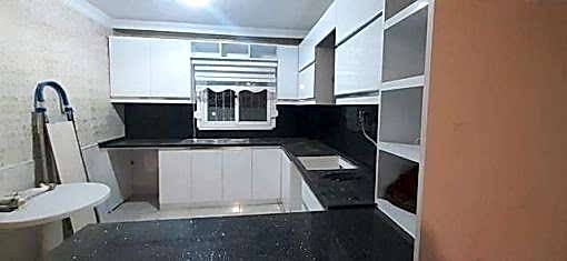  İlkemtm Özel Ölçü Mutfak Dolabı İmalatı ilkemtm olarak mutfağınızı ölçüye, ihtiyaca ve kullanım alışkanlıklarınıza uygun şekilde imal ediyoruz.  Mutfak Dolabı İmalatında Doğru Firma Seçimi Mutfak, evin en yoğun kullanılan alanlarından biridir. Bu nedenle mutfak dolabı imalatı; estetik kadar dayanıklılık, işçilik ve doğru planlama gerektirir. ilkemtm olarak hazır sistemler yerine, tamamen size özel mutfak dolabı üretimi yapıyoruz.