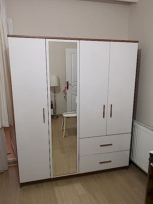  Küçükçekmece’nin en yoğun ve modern yerleşim alanı olan Atakent Mahallesi, binlerce konutuyla ev dekorasyonuna en çok ihtiyaç duyulan bölgelerin başında geliyor. Atakent’teki evlerinizde zamanla eskiyen, taşınma sırasında hasar gören veya internetten alıp kurulumunda zorlandığınız mobilyalarınız için profesyonel bir dokunuş arıyorsanız, İlke Mobilya yanınızda!