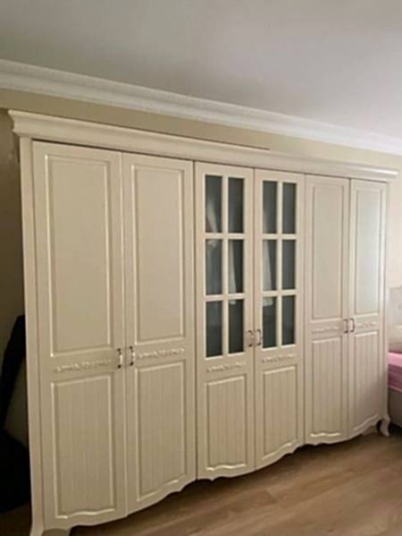  Küçükçekmece mobilya montaj ve tamir hizmeti, ev ve iş yerlerinde kullanılan mobilyaların sağlam, dengeli ve uzun ömürlü şekilde kullanılabilmesi için önemli bir hizmet alanıdır. Yeni satın alınan demonte mobilyaların kurulumu, taşınma sonrası sökülüp tekrar monte edilmesi veya zamanla yıpranan eşyaların onarılması gibi işlemler profesyonel uygulama gerektirebilir. İlke Mobilya olarak Küçükçekmece ilçesinde gardırop kurulumu, dolap montajı, TV ünitesi kurulumu, çalışma masası montajı ve çeşitli mobilya tamir işlemleri için düzenli ve dikkatli çözümler sunulmaktadır.