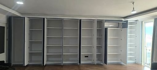  Kaliteli Malzeme ve Sağlam İşçilik Mobilya gövdelerinde ağırlıklı olarak suntalam ve mdflam, kapaklarda ise tercihe göre MDF bazlı çözümler kullanıyoruz. Dayanıklı bağlantı sistemleri ve kaliteli aksesuarlar sayesinde uzun ömürlü mobilyalar üretiyoruz.